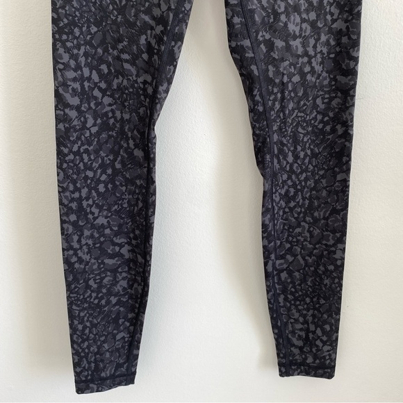 LULULEMON Wunder Under Full on luxtreme 28” size 6 camo deep coal multi - Picture 4 of 9